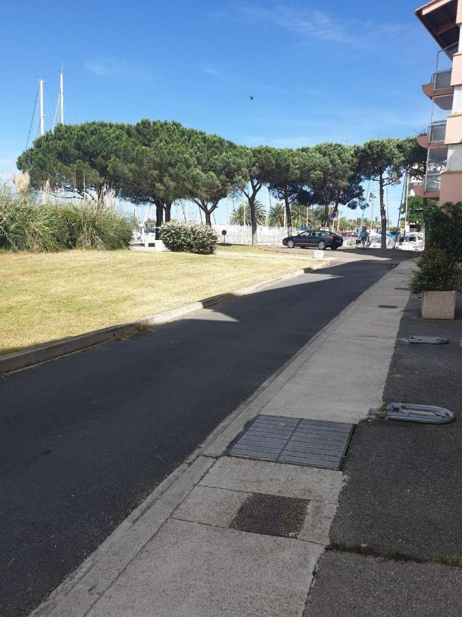 Magnifique T2 Au Calme Avec Une Superbe Vue Sur Le Port Canet-en-Roussillon Exterior foto