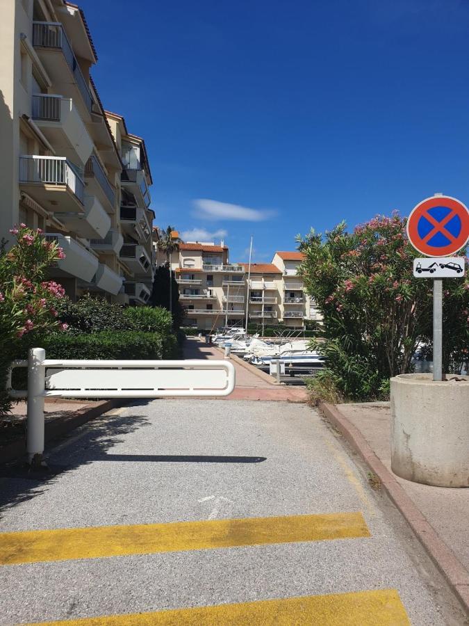 Magnifique T2 Au Calme Avec Une Superbe Vue Sur Le Port Canet-en-Roussillon Exterior foto