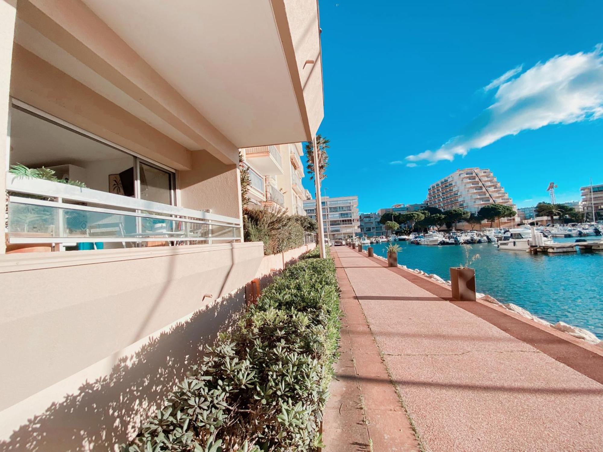 Magnifique T2 Au Calme Avec Une Superbe Vue Sur Le Port Canet-en-Roussillon Exterior foto