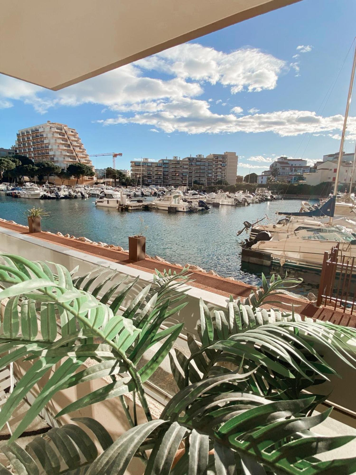 Magnifique T2 Au Calme Avec Une Superbe Vue Sur Le Port Canet-en-Roussillon Exterior foto