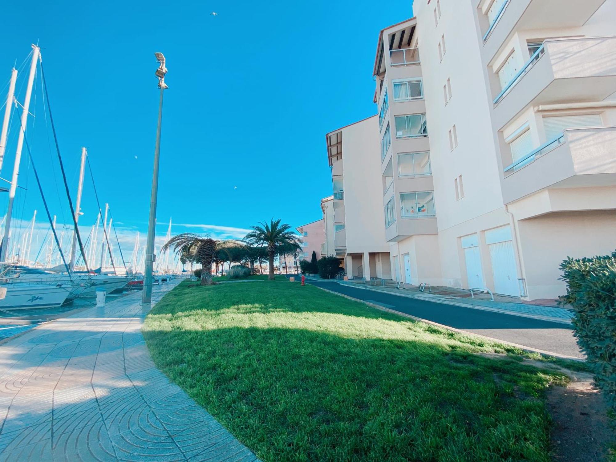 Magnifique T2 Au Calme Avec Une Superbe Vue Sur Le Port Canet-en-Roussillon Exterior foto